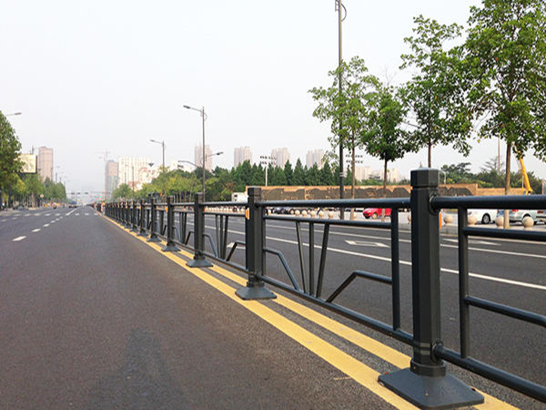 異型道路護(hù)欄01