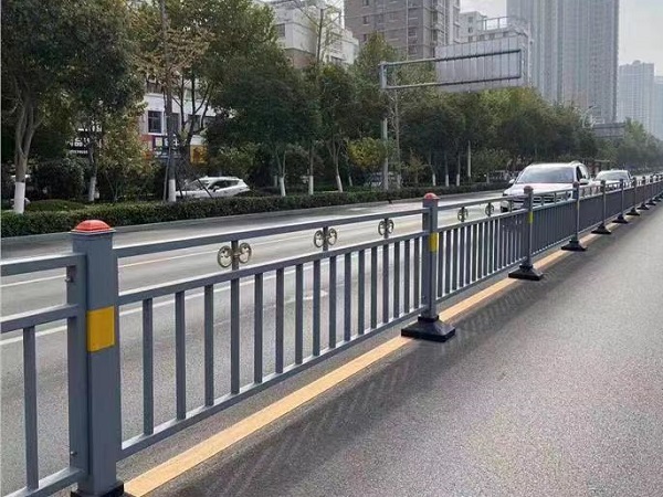 交通護(hù)欄(城市隔離護(hù)欄) J05